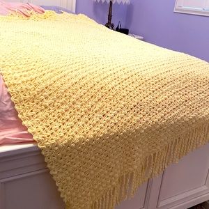 NWOT Knit Crochet Buttercream chunky loose knit chenille throw